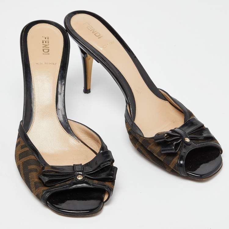 Pre Owned Fendi Brown/Black Zucca Canvas and Patent Leather Slide Sandals Size 40.5