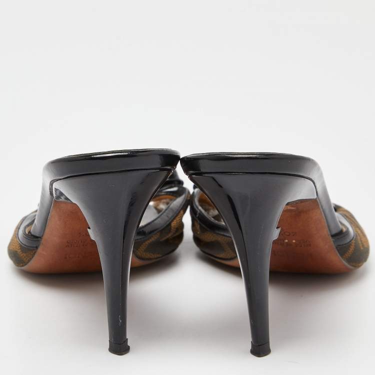Pre Owned Fendi Brown/Black Zucca Canvas and Patent Leather Slide Sandals Size 40.5