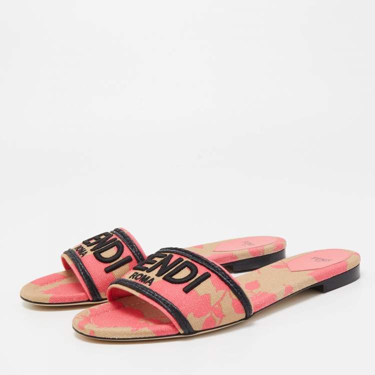 Fendi pink cheap rubber slides