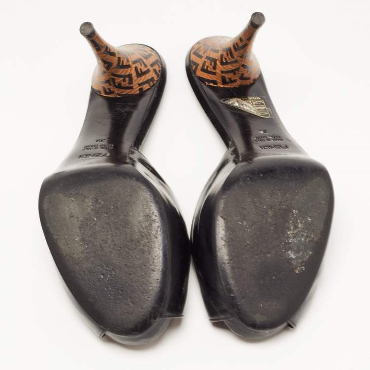 مملوكة مسبقًا Fendi Black Patent Leather Peep Toe Platform Slide Sandals Size 39