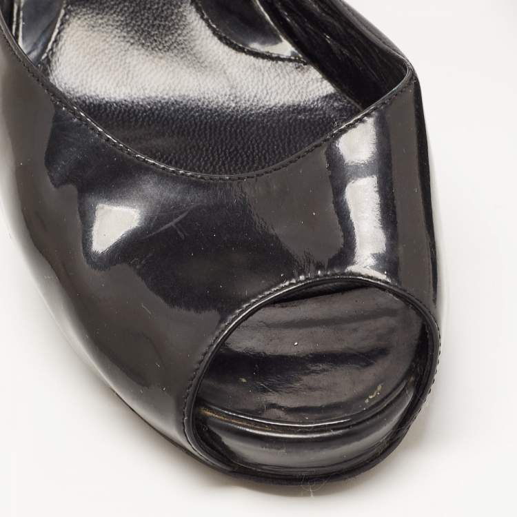 مملوكة مسبقًا Fendi Black Patent Leather Peep Toe Platform Slide Sandals Size 39