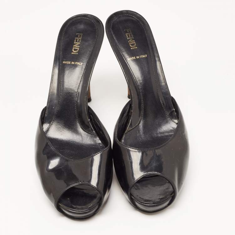مملوكة مسبقًا Fendi Black Patent Leather Peep Toe Platform Slide Sandals Size 39