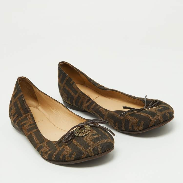 مملوكة مسبقًا Fendi Tobacco Zucca Canvas Logo Bow Ballet Flats Size 38