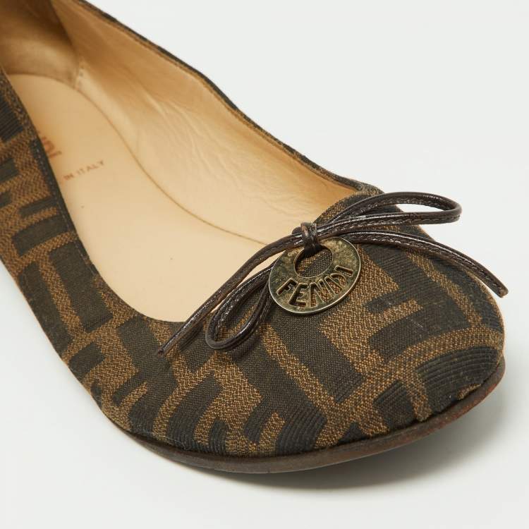 مملوكة مسبقًا Fendi Tobacco Zucca Canvas Logo Bow Ballet Flats Size 38