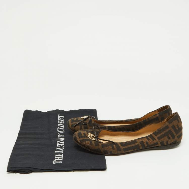 مملوكة مسبقًا Fendi Tobacco Zucca Canvas Logo Bow Ballet Flats Size 38