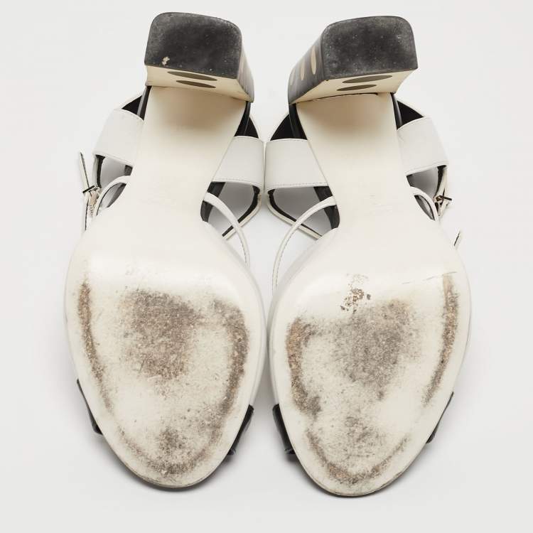 مملو�كة مسبقًا Fendi Black/White Leather Ankle Strap Sandals Size 38.5