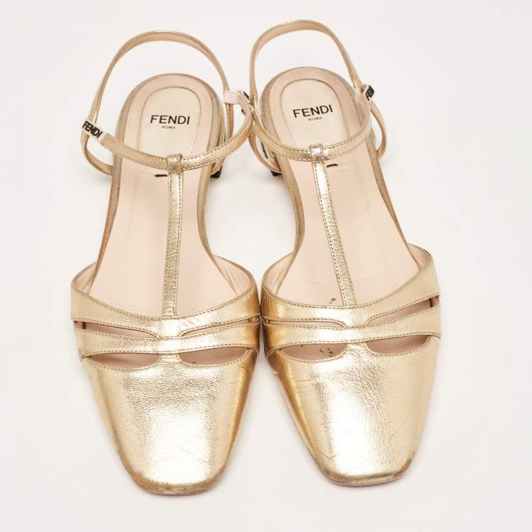 مملوكة مسبقًا Fendi Gold Leather T-Strap Flat Sandals Size 38