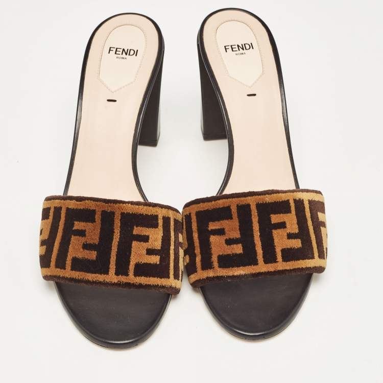 مملوكة مسبقًا Fendi Brown Velvet Slide Sandals Size 41