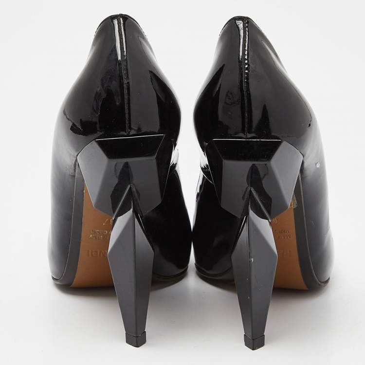 مملوكة مسبقًا Fendi Black Patent Leather Pointed Toe Pumps Size 37