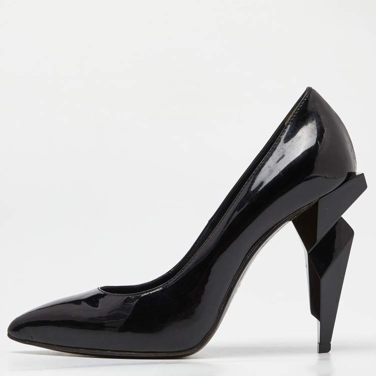 مملوكة مسبقًا Fendi Black Patent Leather Pointed Toe Pumps Size 37