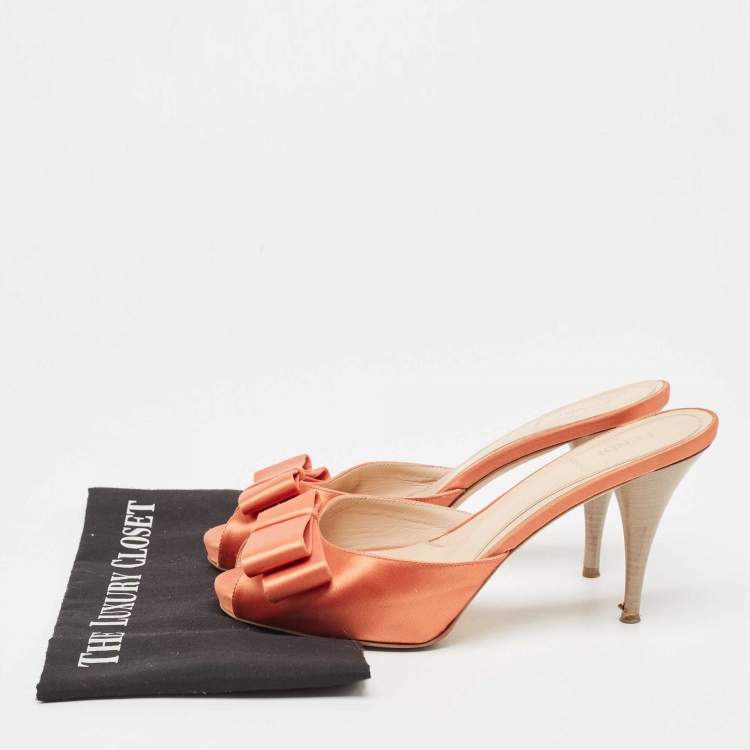 Pre Owned Fendi Orange Satin Bow Slide Sandals Size 40.5