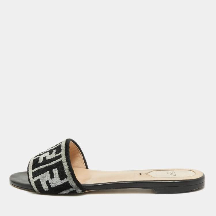 Pre Owned Fendi Navy Blue/Black Fur Flat Slides Size 37.5