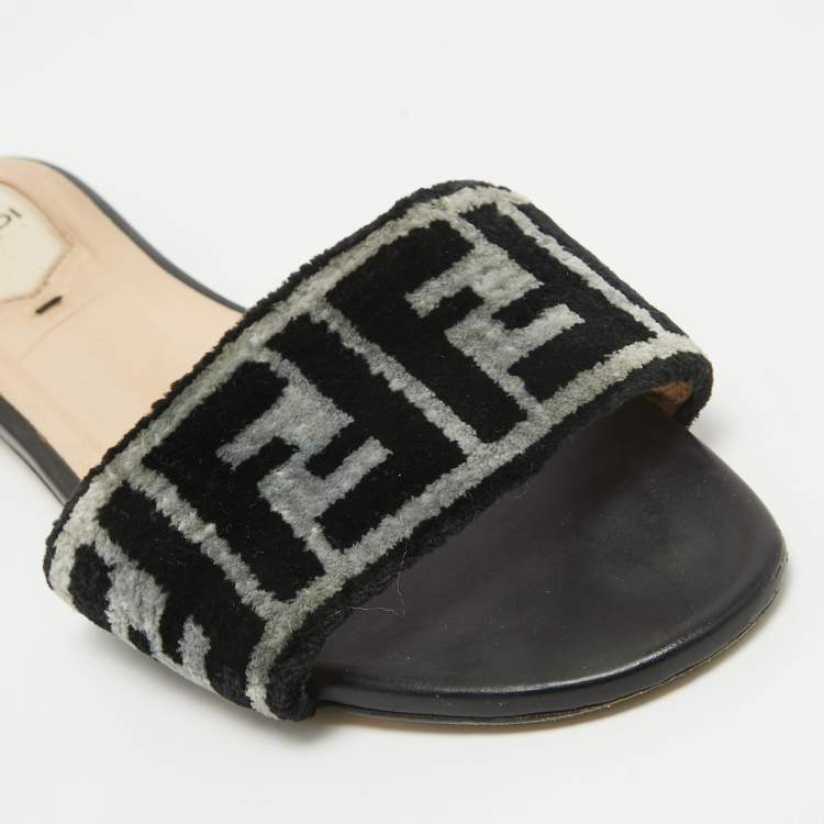 Pre Owned Fendi Navy Blue/Black Fur Flat Slides Size 37.5