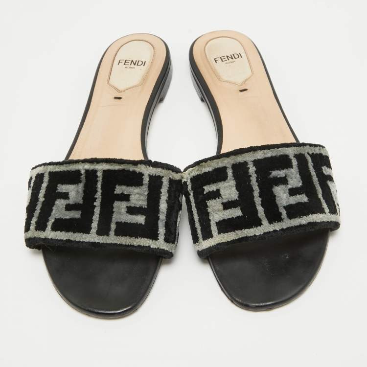 Pre Owned Fendi Navy Blue/Black Fur Flat Slides Size 37.5
