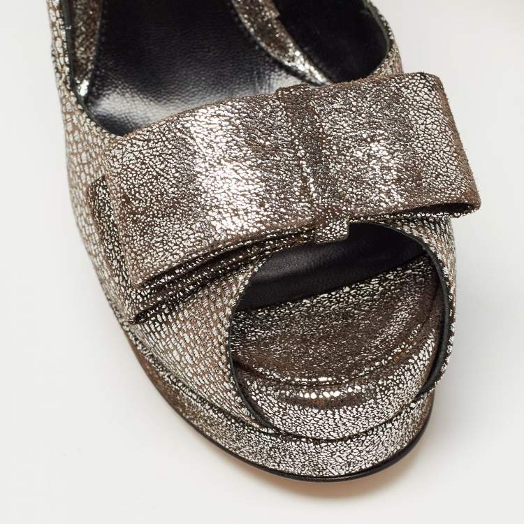 Pre Owned Fendi Silver/Grey Brocade Fabric and Suede Bow Open Toe Platform Pumps Size 40