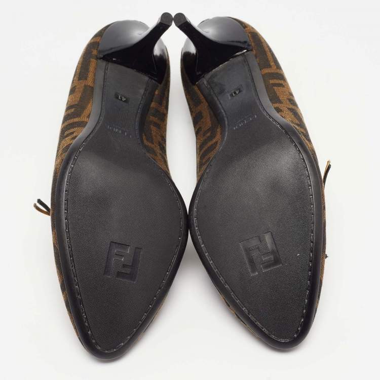 مملوكة مسبقًا Fendi Brown/Black Tobacco Zucca Canvas and Patent Leather Bow Pumps Size 41