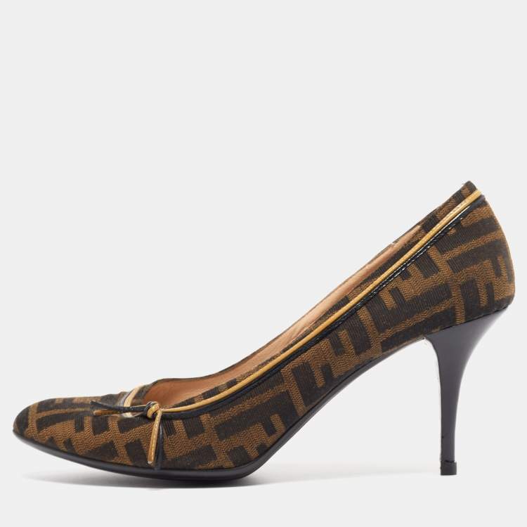 مملوكة مسبقًا Fendi Brown/Black Tobacco Zucca Canvas and Patent Leather Bow Pumps Size 41