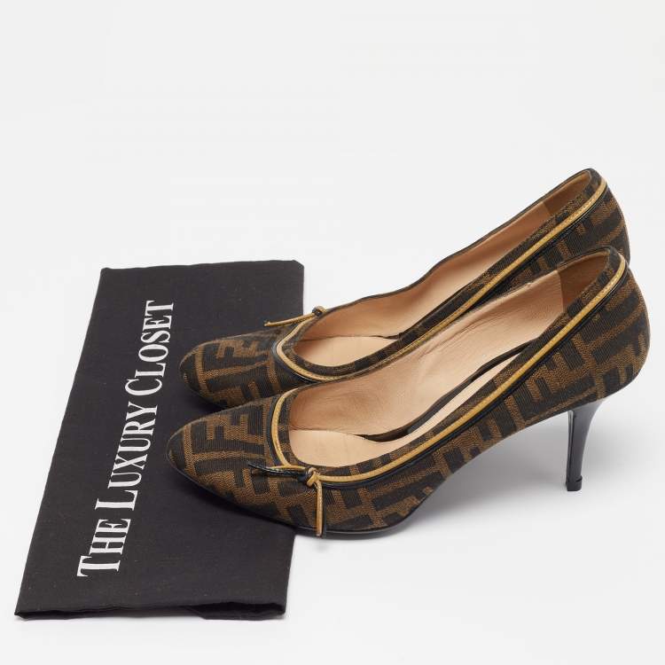 مملوكة مسبقًا Fendi Brown/Black Tobacco Zucca Canvas and Patent Leather Bow Pumps Size 41