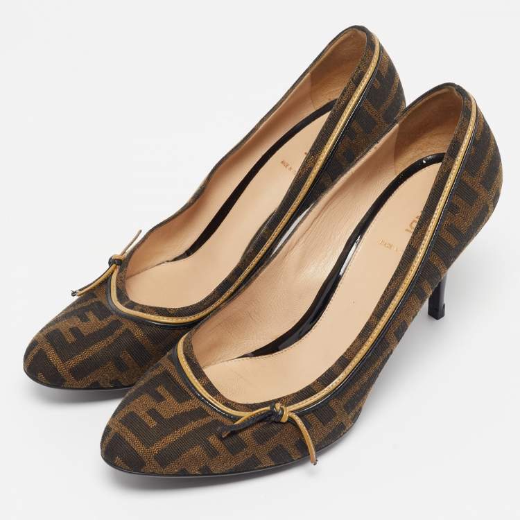 مملوكة مسبقًا Fendi Brown/Black Tobacco Zucca Canvas and Patent Leather Bow Pumps Size 41