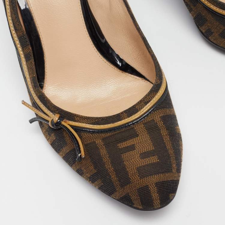 مملوكة مسبقًا Fendi Brown/Black Tobacco Zucca Canvas and Patent Leather Bow Pumps Size 41