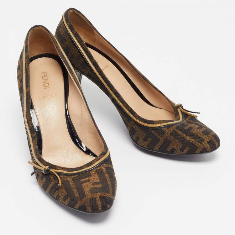 مملوكة مسبقًا Fendi Brown/Black Tobacco Zucca Canvas and Patent Leather Bow Pumps Size 41