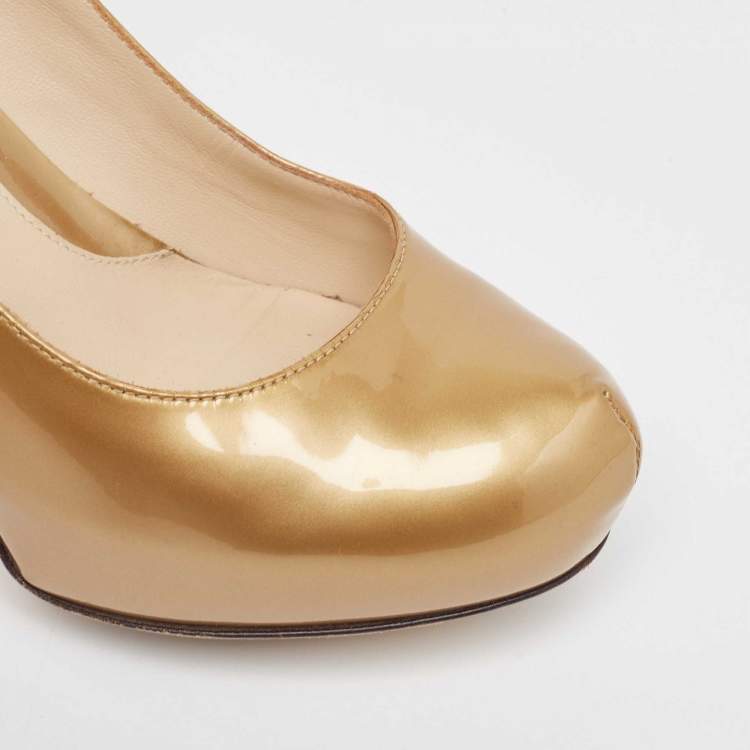 Pre Owned Fendi Gold Patent Leather Platform Round Toe Pumps Size 35