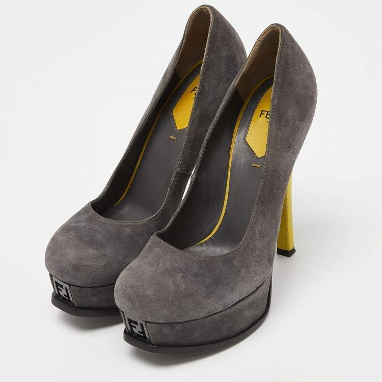 مملوكة مسبقًا Fendi Grey Suede Fendista Platform Pumps Size 37