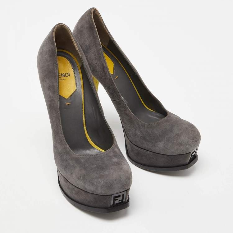 مملوكة مسبقًا Fendi Grey Suede Fendista Platform Pumps Size 37