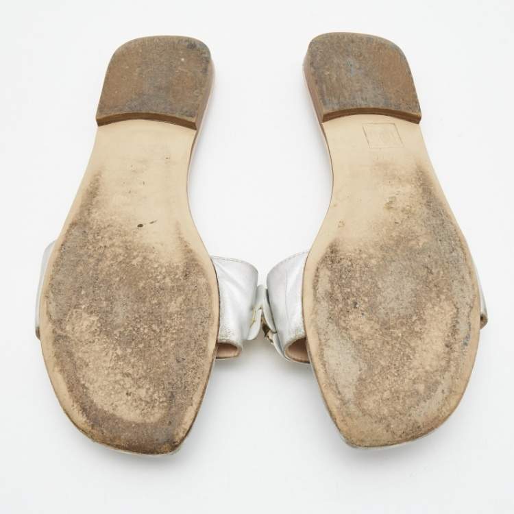 Pre Owned Fendi Silver Leather Flowerland Flat Slides Size 40.5