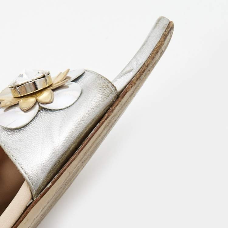 Pre Owned Fendi Silver Leather Flowerland Flat Slides Size 40.5