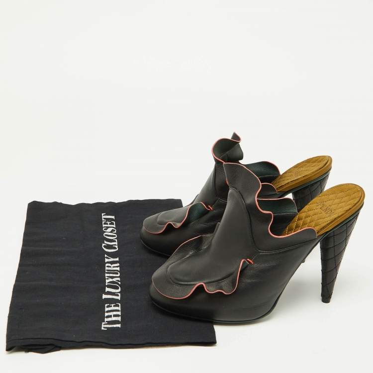 Pre Owned Fendi Black Ruffled Leather Mules Size 38.5