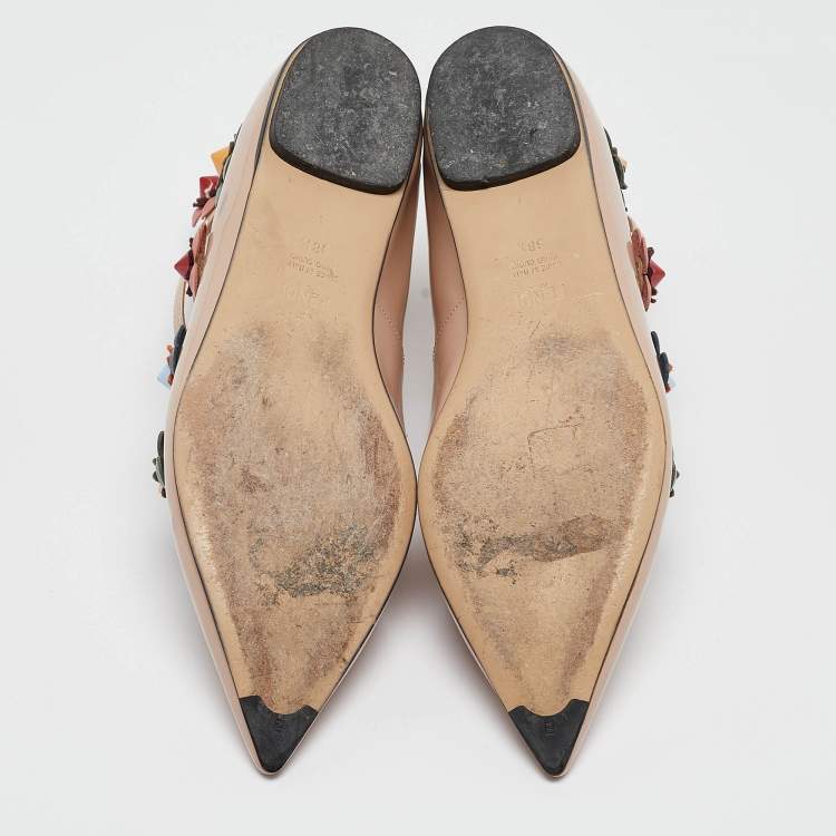 مملوكة مسبقًا Fendi Beige Patent Leather Flowerland Ankle Strap Flats Size 38.5