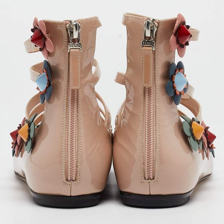مملوكة مسبقًا Fendi Beige Patent Leather Flowerland Ankle Strap Flats Size 38.5