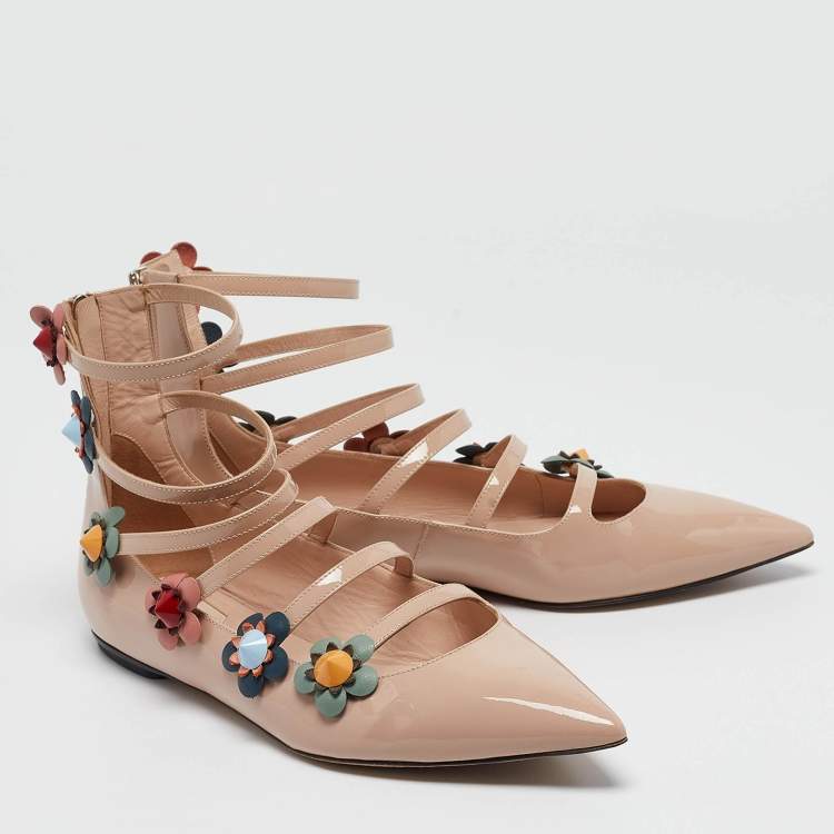 مملوكة مسبقًا Fendi Beige Patent Leather Flowerland Ankle Strap Flats Size 38.5