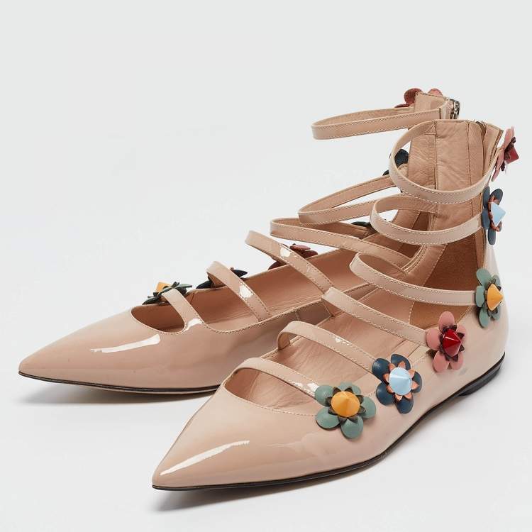 مملوكة مسبقًا Fendi Beige Patent Leather Flowerland Ankle Strap Flats Size 38.5