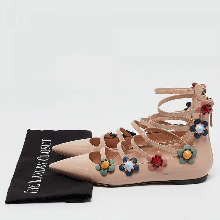 مملوكة مسبقًا Fendi Beige Patent Leather Flowerland Ankle Strap Flats Size 38.5