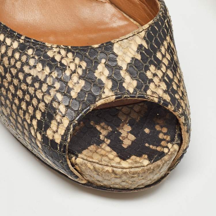 Pre Owned Fendi Black/Beige Embossed Snakeskin Slide Sandals Size 36