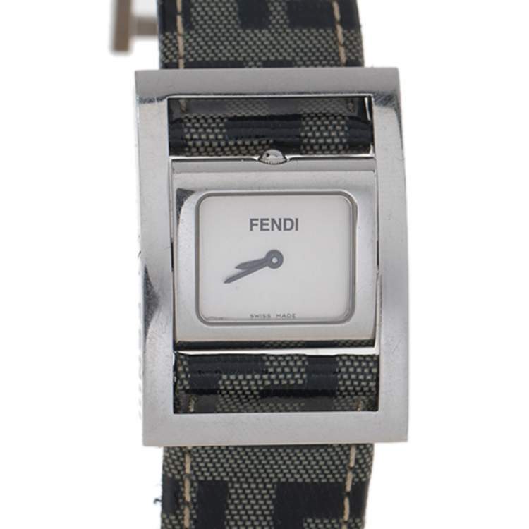 Pre Owned Fendi Silver Stainless Steel and Leather Classic 5000 Women's Wristwatch 26 mm