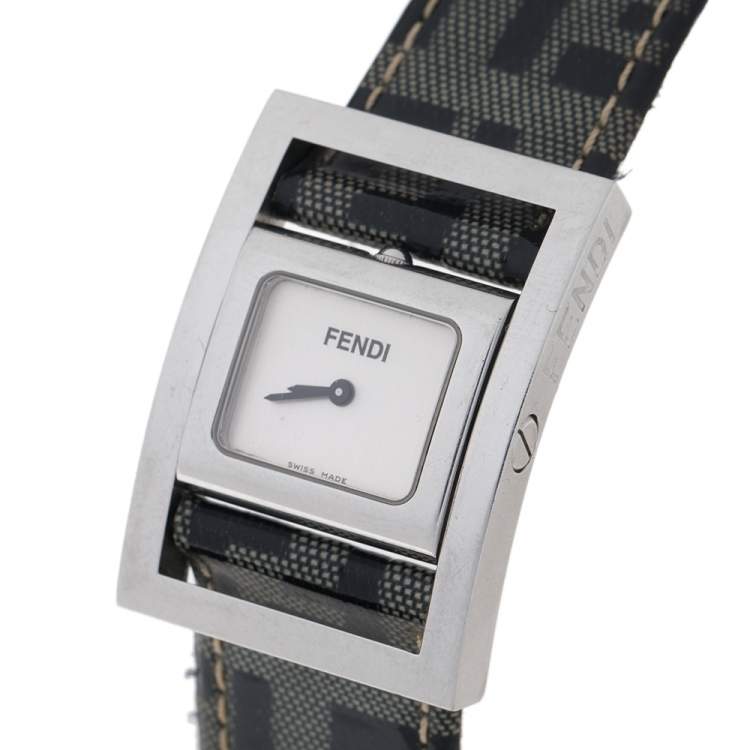 Pre Owned Fendi Silver Stainless Steel and Leather Classic 5000 Women's Wristwatch 26 mm