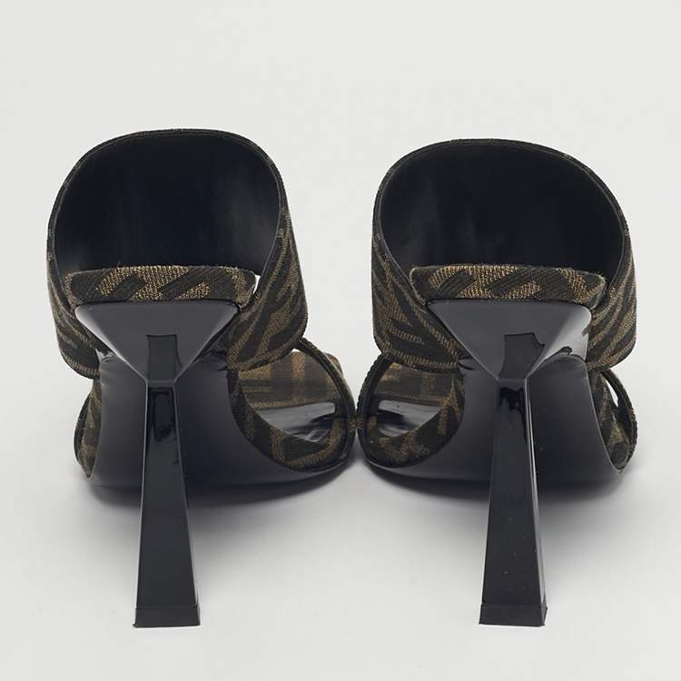 Pre Owned صندل سلايد فندي x فيرساتشي ميدوسا كانفاس باروك زوكا أصفر وبني مقاس 38.5