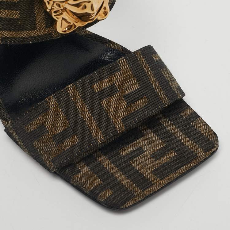 Pre Owned صندل سلايد فندي x فيرساتشي ميدوسا كانفاس باروك زوكا أصفر وبني مقاس 38.5