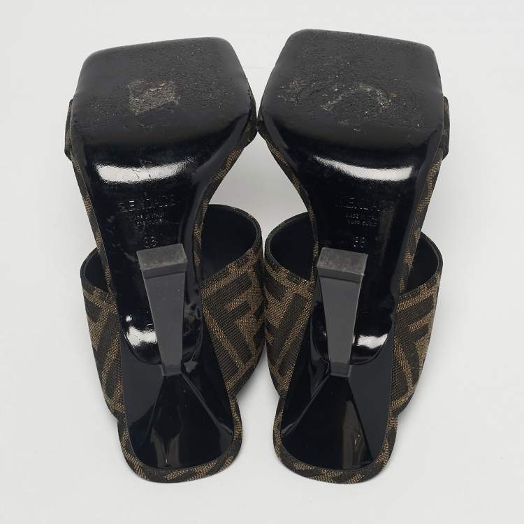 Pre Owned صندل سلايد فندي x فيرساتشي ميدوسا كانفاس باروك زوكا أصفر وبني مقاس 38.5