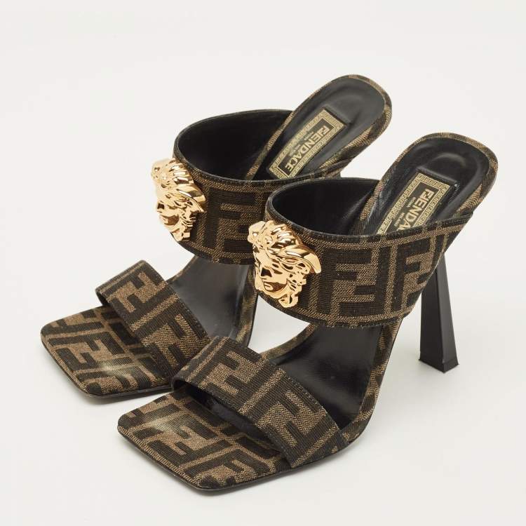 Pre Owned Fendi x Versace Size 40 Brown Zucca Canvas Medusa Slide Sandals 