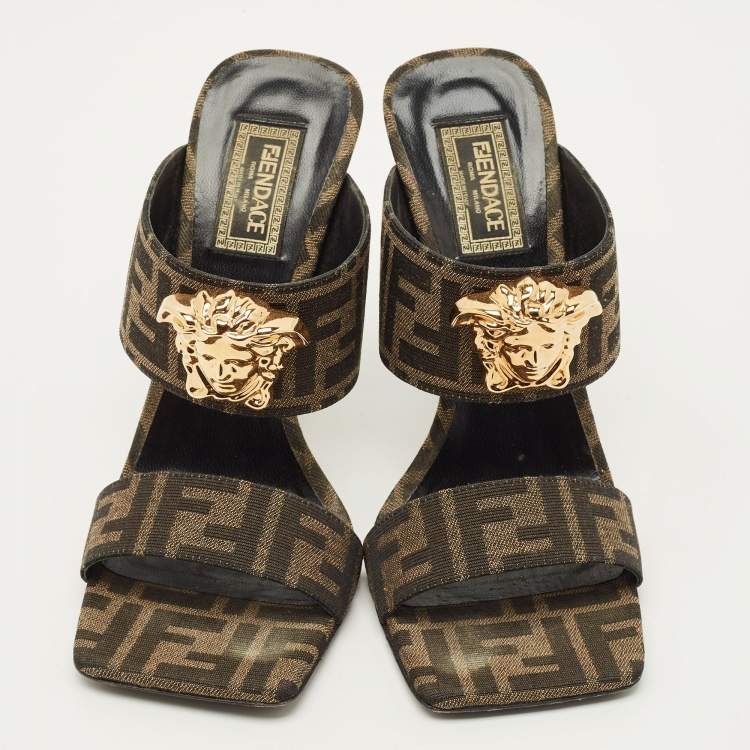 Pre Owned Fendi x Versace Size 40 Brown Zucca Canvas Medusa Slide Sandals 
