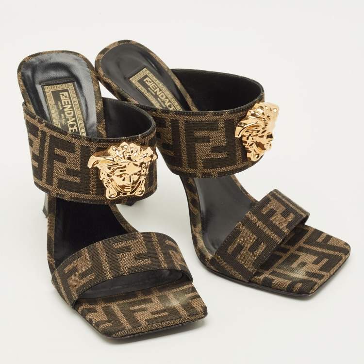 Pre Owned Fendi x Versace Size 40 Brown Zucca Canvas Medusa Slide Sandals 