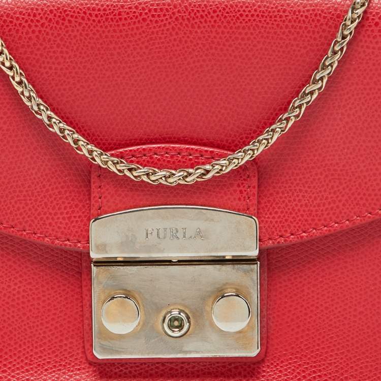 Pre Owned Furla Red Leather Mini Metropolis Chain Crossbody Bag