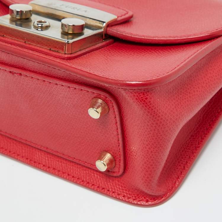 Pre Owned Furla Red Leather Mini Metropolis Chain Crossbody Bag