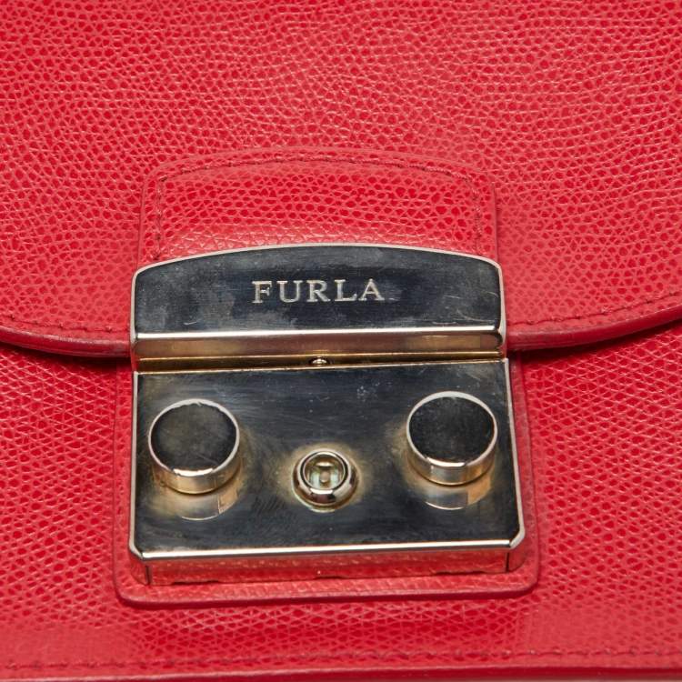 Pre Owned Furla Red Leather Mini Metropolis Chain Crossbody Bag