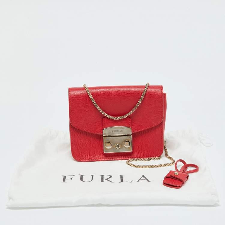 Pre Owned Furla Red Leather Mini Metropolis Chain Crossbody Bag