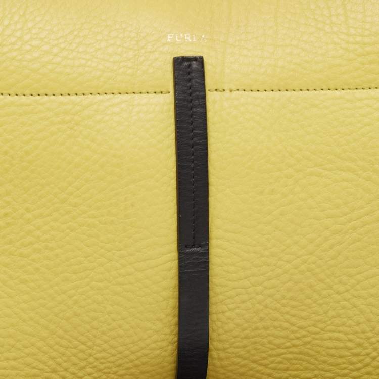 Pre Owned Furla Green/Yellow Leather Globetrotter Messenger Bag
